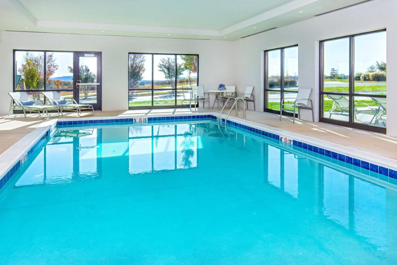 Staybridge Suites Charlottesville Airport By Ihg Bagian luar foto