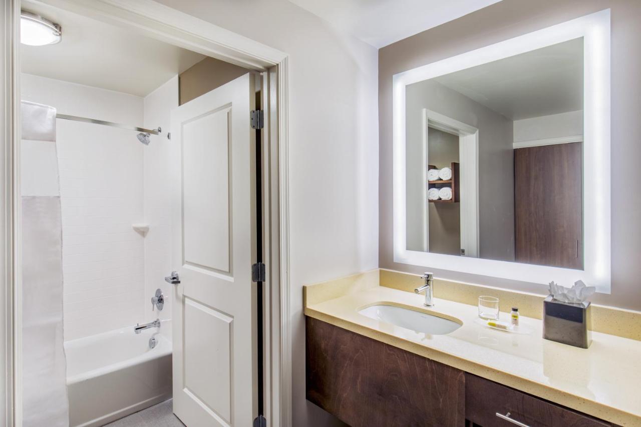 Staybridge Suites Charlottesville Airport By Ihg Bagian luar foto