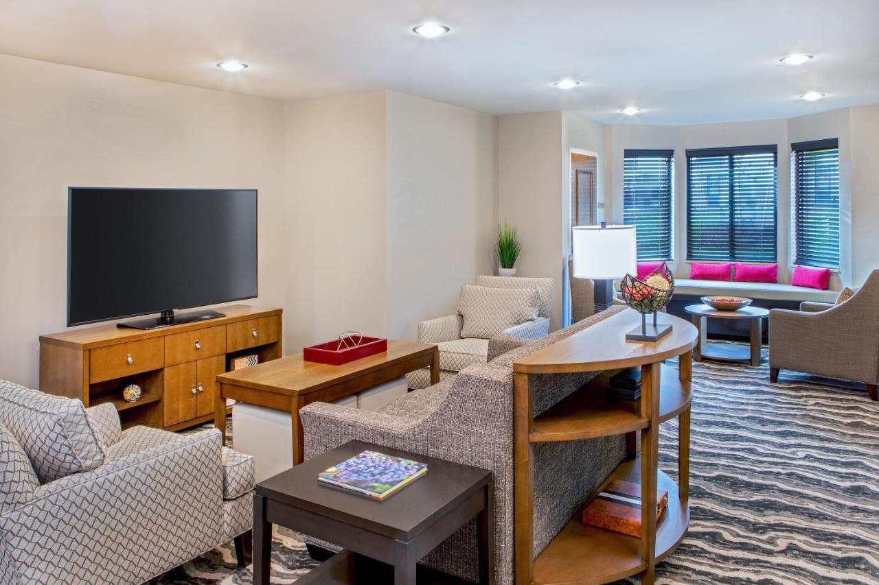 Staybridge Suites Charlottesville Airport By Ihg Bagian luar foto